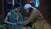 Kaiser Jalal Akbar (Rajat Tokas, re)
Königin Jodha Bai (Paridhi Sharma, li)