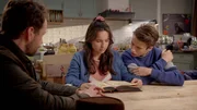 Anika Hunter (Kyra Smith, m.), Sal Hunter (Daan Creyghton, r.)