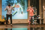 Moderator Felix Neureuther und Gymnastik-Trainerin Claudia Schneiter beim Warm-Up.