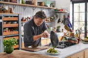 Jamies 5-Zutaten-Küche
Staffel 2
Folge 6
Jamie Oliver zaubert ein leckeres Gericht
SRF/Fremantle