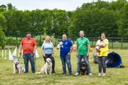 (v.l.n.r.) Lya; Remo; Sina; Rosi; Idefix; Maik; Karsten; Armani; Milou; Vanessa