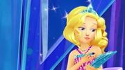 Chelsea und Barbie sind in Dreamtopia unterwegs und heute ist ein ganz besonderer Tag: Die Juwelenzeremonie steht an. An diesem besonderen Abend erstrahlen die Juwelen vom Sonnenlicht angestrahlt über das ganze Königreich. Doch leider ist die Juwelenmaschine kaputt. Ob Barbie und Chelsea die Juwelenmaschine rechtzeitig reparieren können und die Zeremonie so ein voller Erfolg wird?