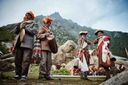 Dorfbewohner bei einem traditionellem Fest im Himalaya