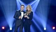 Der kanadische Jazz-Sänger Michael Bublé mit Stargast Celine Dion.