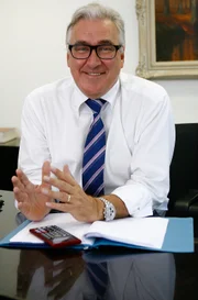 Michael Requardt ist "Der Firmenretter"