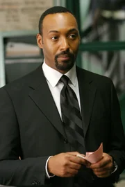 Jesse L. Martin als Det. Edward Green