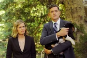 Juliet (Maggie Lawson), Carlton Lassiter (Timothy Omundson)