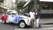 ARD/SWR TRAUMSTÄDTE, "Paris", Film von Ute Brucker, am Freitag (26.12.14) um 19:00 Uhr im ERSTEN.
Martin Petit bietet Paris-Touren per Ente an, rechts Ute Brucker.