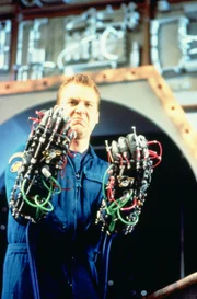 Mike (Michael J.Nelson).