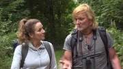 Moderatorin Simone Sombecki wandert gemeinsam mit Tierfilmer und Abenteurer Andreas Kieling durch die "wilde Eifel".