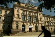Alpha-Campus porträtiert Deutschlands Universitäten und Hochschulen und stellt das Studieren, Forschen und Leben auf und rund um den Campus vor. In dieser Folge werden die Universitäten Regensburg, Würzburg und Erlangen-Nürnberg vorgestellt. Im Bild: Universität Würzburg.