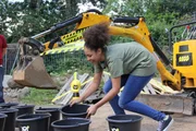 Charlaine im Baumaschinen-Wettkampf bei Checkpoint