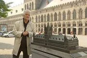PHOENIX DER ERSTE WELTKRIEG, "Moderation: Guido Knopp", am Sonntag (22.06.14) um 13:00 Uhr.
Prof. Dr. Guido Knopp. vor dem "In Flanders Fields Museum" in Ypern.