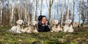 Golden Retrieverzüchterin Bettina Krist mit ihren Hunden.
(Foto für alle Folgen verwendbar.)