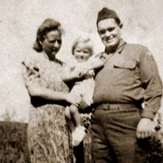 Bayerisches Fernsehen HITLERS BETROGENE GENERATION, TEIL 1, "Kriegskinder in Bayern", am Montag (19.04.10) um 22:30 Uhr.
Liselotte Körbel