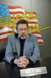 Der Moderator und Juror einer TV-Show, Nigel St. Nigel (Tim Curry), kommentiert die Auftritte der Teilnehmer und wird von allen gehasst. In der Vergangenheit wurden verschiedene Attentate auf ihn verübt, und nun sollen Shawn und Gus undercover ermitteln.