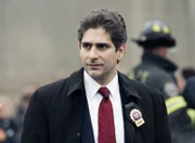 Detective Nick Falco (Michael Imperioli) hat eine Spur. Ein Bahnstreckenarbeiter verhält sich äußerst seltsam. Schnell stellt sich heraus, dass der Mann an Depressionen leidet. Hat er womöglich den Wagen dort geparkt, um sich umzubringen?