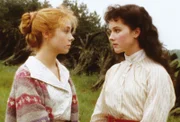 Anne (Megan Follows) und Diana (Schuyler Grant, re.)