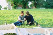 Anfangs noch Schwierigkeiten, besiegeln Gregor (Ludwig Trepte, l.) und Jan (Enno Hesse, r.) ihre Freundschaft auf ewig und einen Tag durch Blutsbrüderschaft