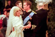 Martha Plimpton (Virginia), Garret Dillahunt (Burt).