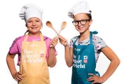 Chiara und Paula (v.l.) treten zum Motto "Unter dem Meer" gegeneinander an