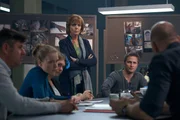 v.l.n.r.: Komparse, Alex (Anna Brueggemann), Komparsin, Ellen Lucas (Ulrike Kriener), Tom (Lasse Myhr), Komparse
