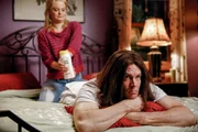 Martha Plimpton (Virginia), Garret Dillahunt (Burt).