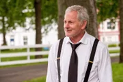 Victor Garber (Garrison Steele).