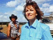 Liz Burch (r.)