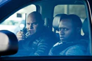Ray (Domenick Lombardozzi, l.) und Shea (Malcolm Goodwin)