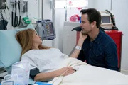 l: Rayna Jaymes (Connie Britton), r: Deacon Claybourne (Charles Esten)