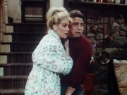 Völlig abgebrannt sind Tony (Tony Danza, r.) und Angela (Judith Light, l.).