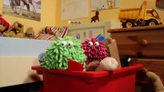 Erforschen eine Spielzeugkiste: Wisch und Mop.