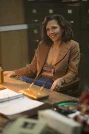 Eileen "Candy" Merrell (Maggie Gyllenhaal)