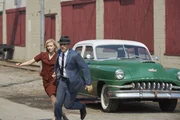 L-R: Sadie Dunhill (Sarah Gadon) and Jake Epping (James Franco).