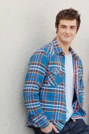 JENNA + MATTY ARM CAST AWKWARD GALLERY MTV