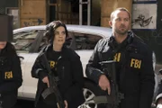 Jagen syrische Terroristen, die in den USA einen Anschlag planen: Weller (Sullivan Stapleton, r.) und Jane (Jaimie Alexander, l.) ...