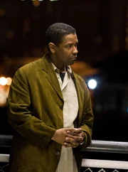 Um einen hemmungslosen Terroristen schachmatt zu setzen, nimmt ATF-Agent Doug Carlin (Denzel Washington) Kontakt zu einer geheimen FBI-Organisation auf, die eine neuartige Technologie benutzt, mit der sie genau 4 ? Tage in die Vergangenheit schauen können ...