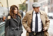 Finden Danny (Donnie Wahlberg, r.) und Jackie (Jennifer Esposito, l.) Hinweise, die den angeblich involvierten Kollegen entlasten?