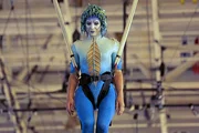 Sarah Schwarz versucht sich selbst als Künstlerin des Cirque du Soleil.