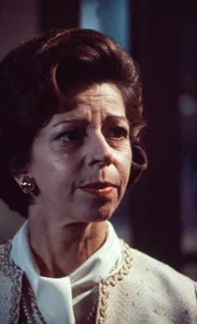 Silvia Fenz (Frau Hawlik).