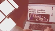 Ein User, der die Berichterstattung zum meistverbreiteten Selfie anschaut.