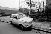 Auf zum letzten Gefecht: Trabi am Straßenrand.