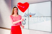 MITTELDEUTSCHER RUNDFUNK
MDR um 4 - Leichter Lieben - Carla Thiele
Neue Expertin bei „MDR um 4“: Ab 11. Mai widmet sich einmal im Monat die Leipziger Ärztin und Sexualtherapeutin Dr. med. Carla Thiele dem Thema Liebe und Sexualität im MDR FERNSEHEN.
Unter dem Motto „Leichter Lieben“ berät die 41-jährige Leipzigerin im MDR Nachmittagsmagazin die MDR-Zuschauer in Sachen Liebe und Sexualität - ab 17 Uhr.
© MDR/Axel Berger, honorarfrei - Verwendung gemäß der AGB im engen inhaltlichen, redaktionellen Zusammenhang mit genannter MDR-Sendung bei Nennung "Bild: MDR/Axel Berger" (S2). MDR/HA Kommunikation, 04360 Leipzig, Tel: (0341) 300 6477 oder - 6463