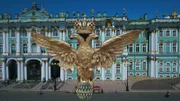 Im russischen Zarenpalast von St. Petersburg werden mit Perlen und Diamanten verzierte Eier verschenkt.