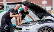 Die beiden Tuning Profis Sidney Hoffmann (r.) und Jean-Pierre Kraemer suchen den passenden Gebrauchtwagen für jedes Budget.