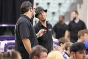 Slick gives Dennis a look as the ?66 Cuda loses money at auction.