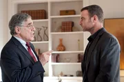 Elliot Gould as Ezra Goldman and Liev Schreiber as Ray Donovan in Ray Donovan (Season 2, Episode 2). - Photo: Suzanne Tenner/SHOWTIME - Photo ID: RayDonovan_202_1340.R