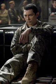 Die Gefangenen von der Luzianer-Allianz werden unruhig und verzweifelt.Bild: David Telford (Lou Diamond Phillips). Foto: © Carole Segal/Syfy © Tele München Fernseh GmbH. © 2009 MGM GLOBAL HOLDINGS INC. ALL RIGHTS RESERVED.
