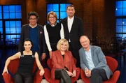 Moderatorin Bettina Böttinger (hinten Mitte) mit ihren Gästen (v.v.l.) Marusha, Mary Roos, Sven Plöger
h.v.l. Ijoma Mangold und Michael Michalsky.